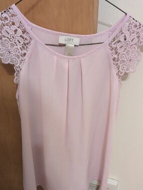 LOFT Soft Blush Pleated Shell Top